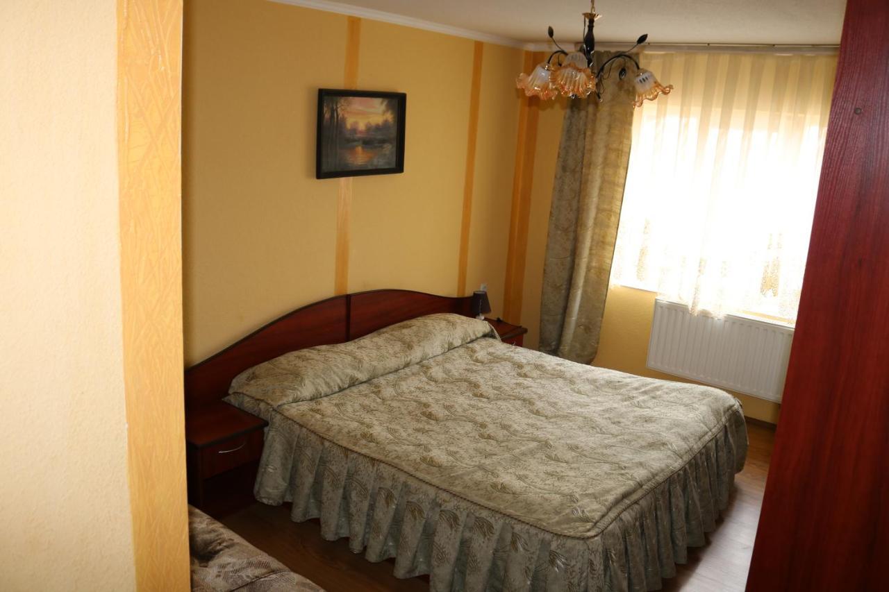 Готель ***Феєрія Tyachiv Exteriér fotografie
